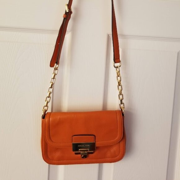 Michael Kors Deneuve Small Shoulder leather bag in Orange - Picture 4 of 15